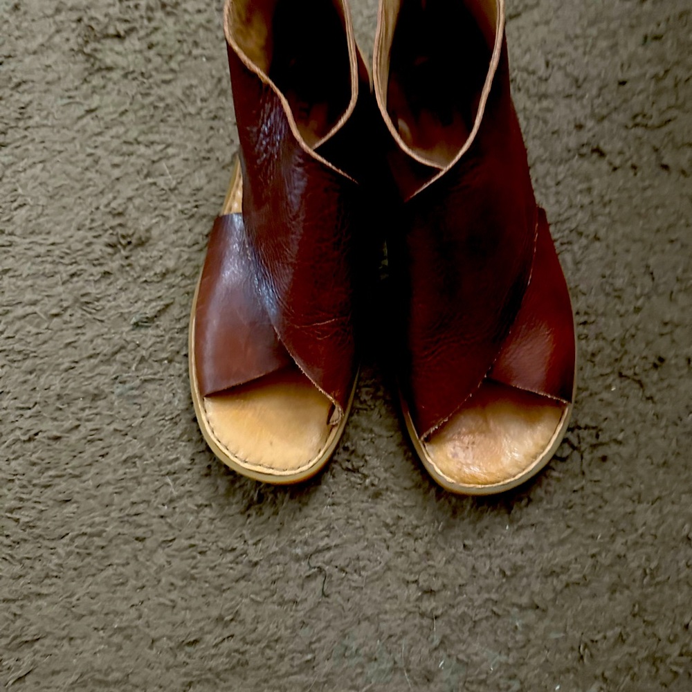 Flat sandals, very comfortable, size 10, Born brand, leather.